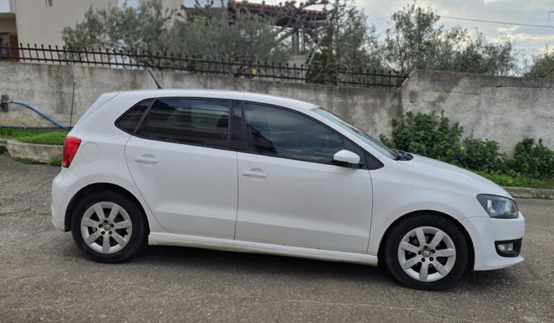 
								Volkswagen Polo full									