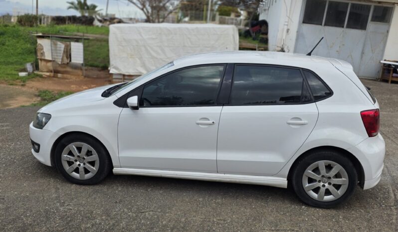 
								Volkswagen Polo full									